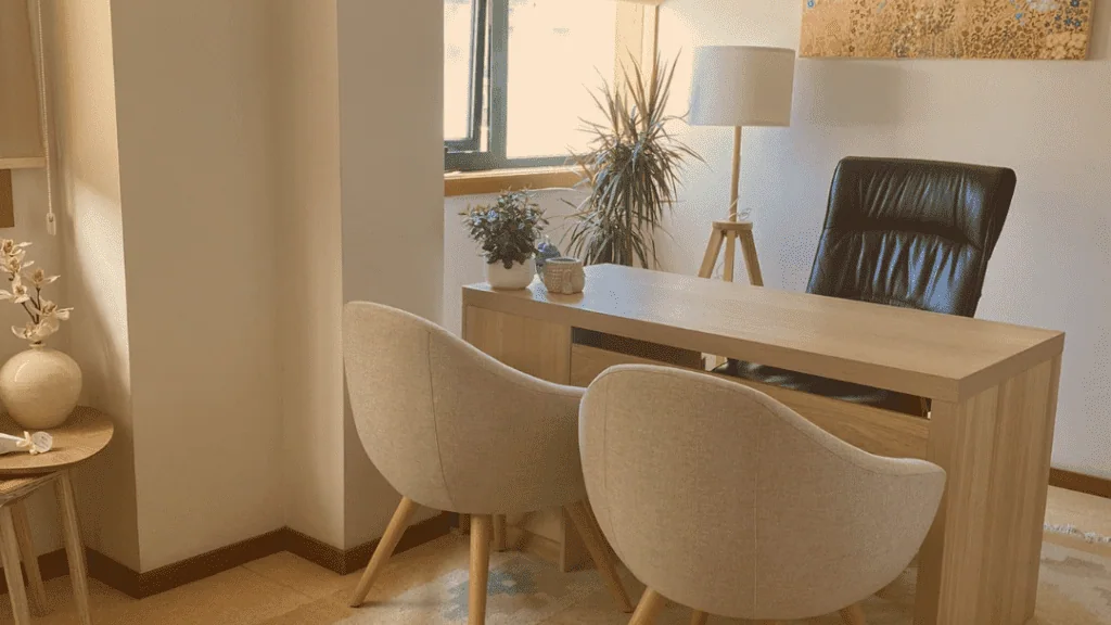 Sala de consulta de psicologia do Centro Heurística, na Maia